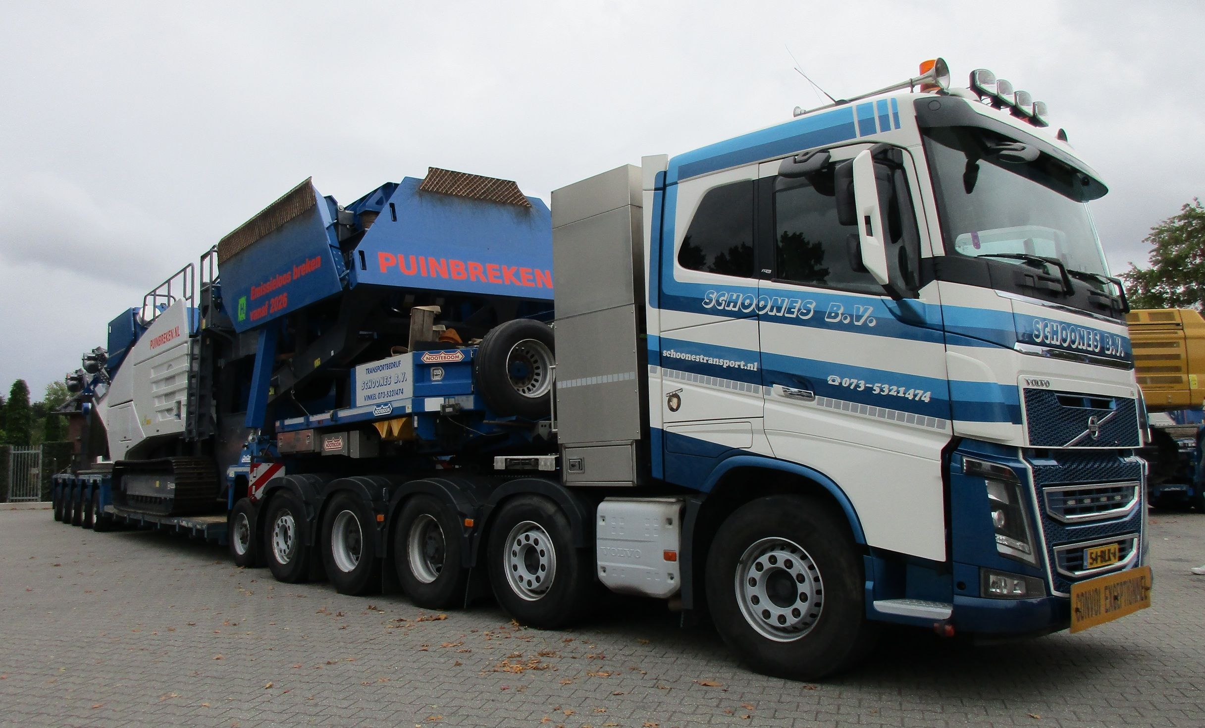 CC Global: From The Files Of Transportbedrijf Schoones – The Kleemann Episode 2 Schoones - Volvo FH16-750 10x4/*6 - Nooteboom 1-bed-5 - Kleemann impact crusher - 2