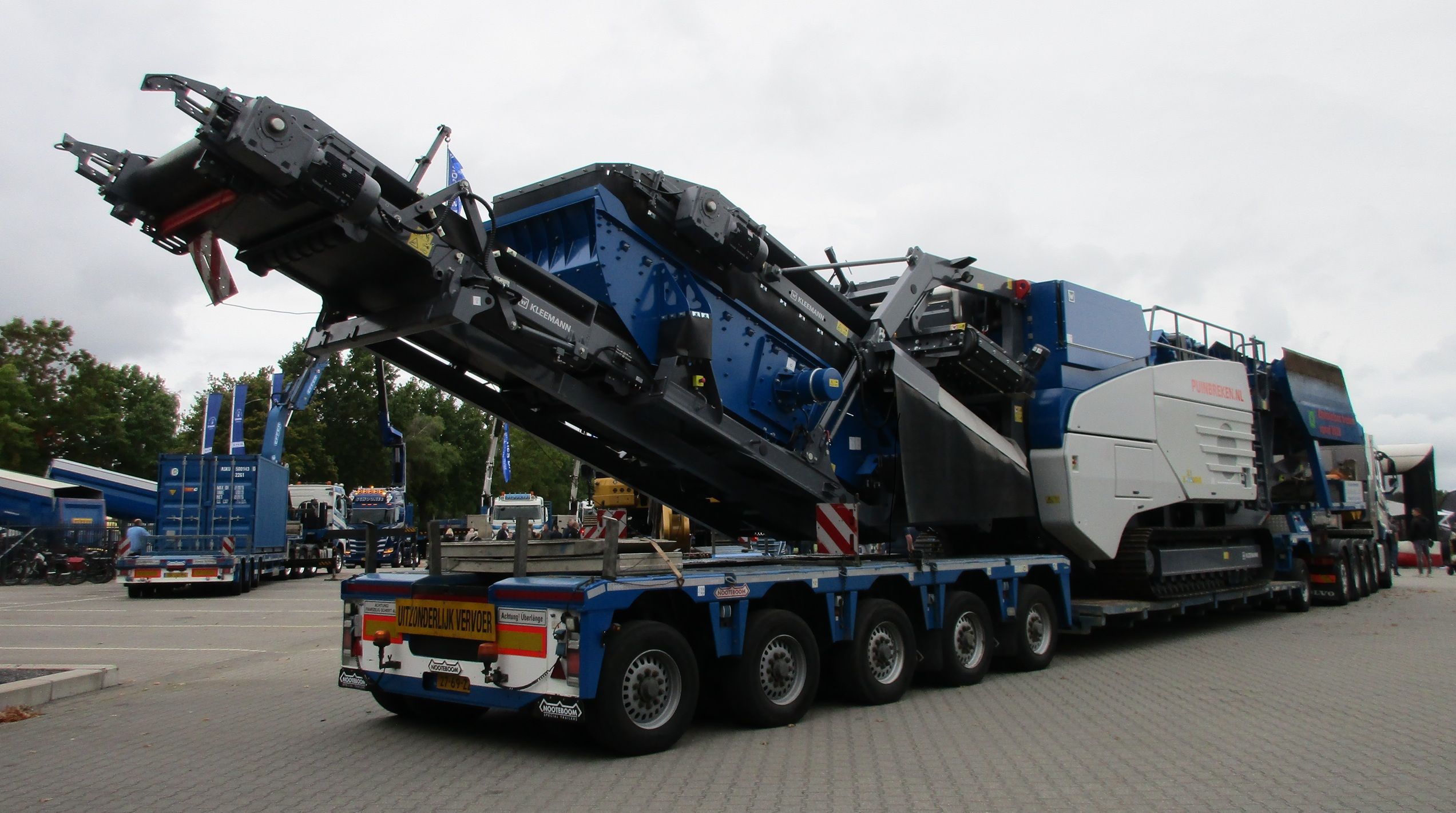 CC Global: From The Files Of Transportbedrijf Schoones – The Kleemann Episode 5 Schoones - Volvo FH16-750 10x4/*6 - Nooteboom 1-bed-5 - Kleemann impact crusher - 5