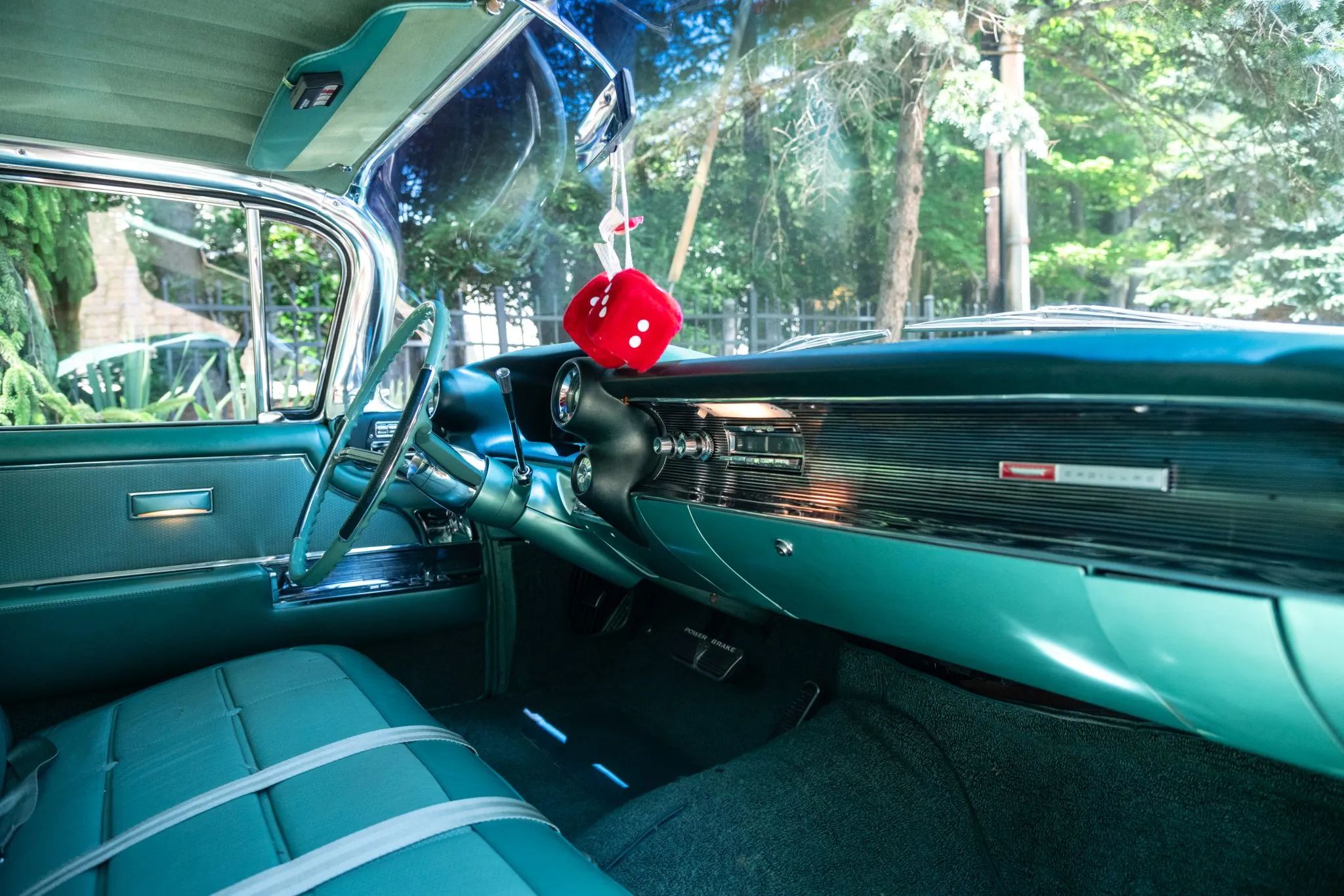 1960 Cadillac Fleetwood Sixty Special: Enviably Green, But No A/C 21 Right side of the dashboard of a 1960 Cadillac Fleetwood Sixty Special with a green interior
