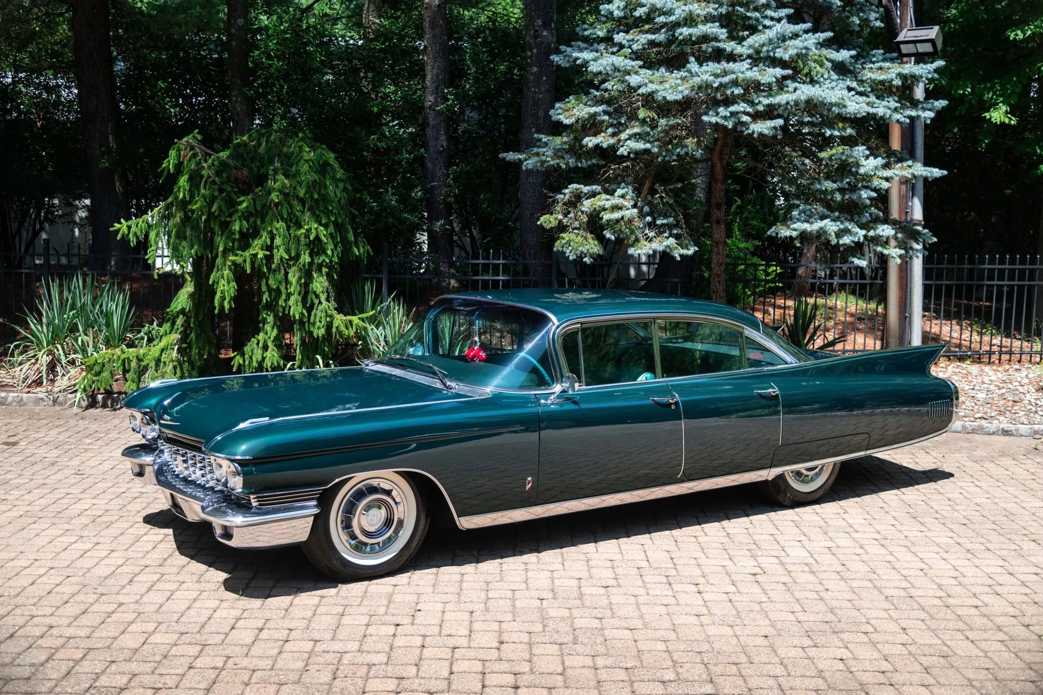 1960 Cadillac Fleetwood Sixty Special: Enviably Green, But No A/C 1 Photo of a Glencoe Green 1960 Cadillac Fleetwood Sixty Special four-door hardtop