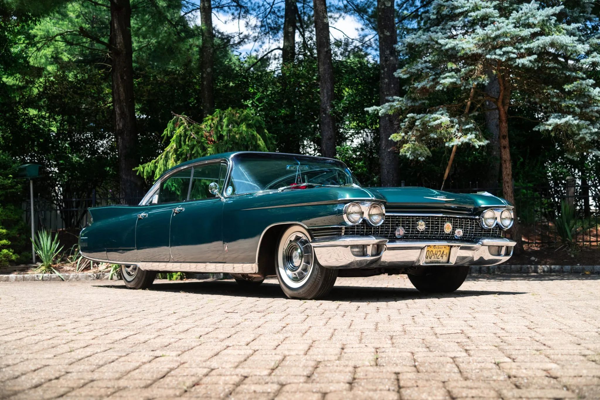 1960 Cadillac Fleetwood Sixty Special: Enviably Green, But No A/C 7 Low-angle front 3q view of a green 1960 Cadillac Fleetwood Sixty Special four-door hardtop