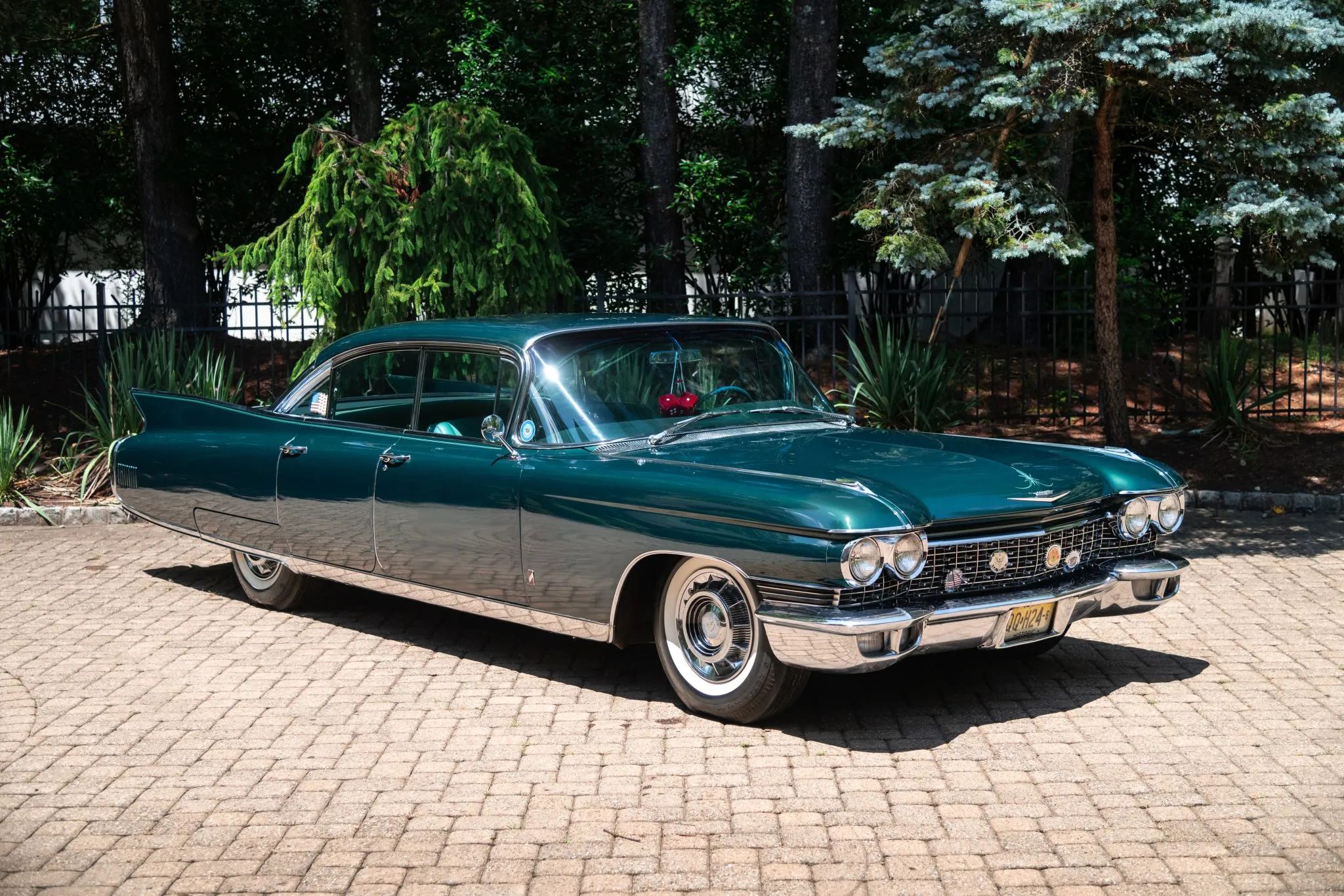 1960 Cadillac Fleetwood Sixty Special: Enviably Green, But No A/C 22 Right front 3q view of a green 1960 Cadillac Fleetwood Sixty Special four-door hardtop
