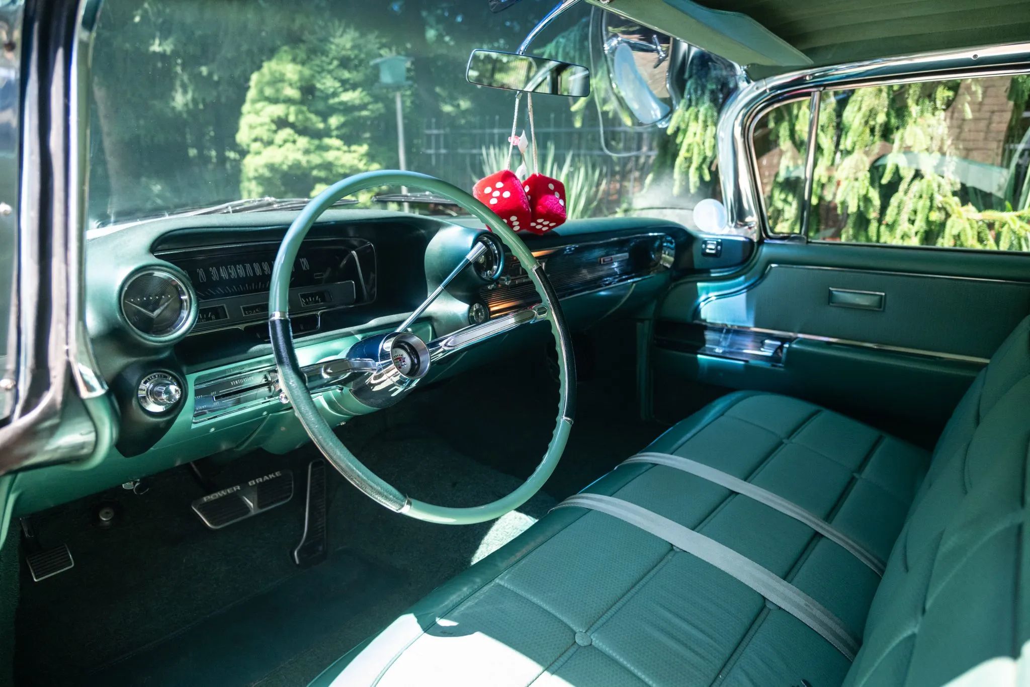 1960 Cadillac Fleetwood Sixty Special: Enviably Green, But No A/C 15 Left side of the dashboard of a 1960 Cadillac Fleetwood Sixty Special with green cloth upholstery