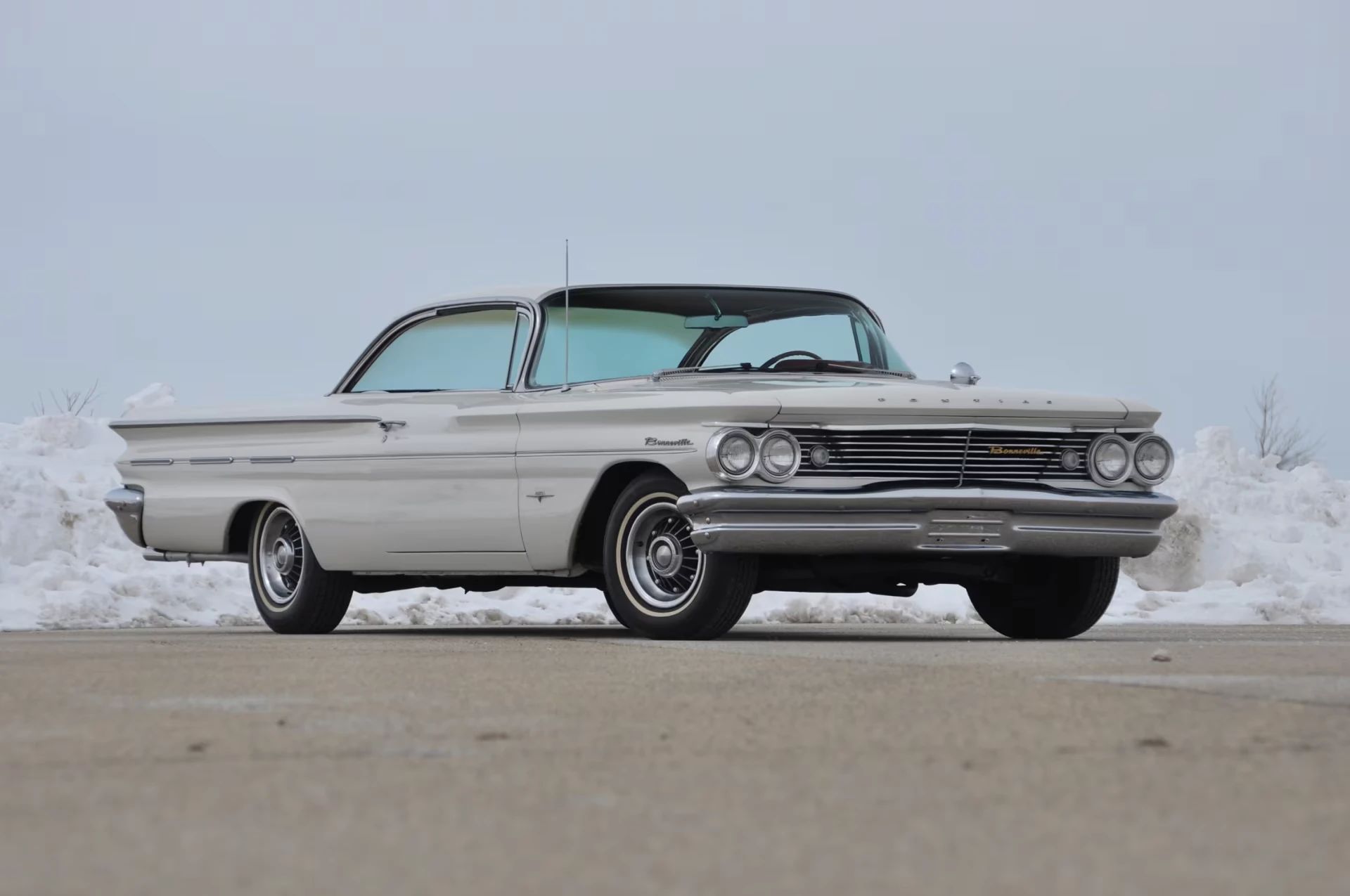 Right front 3q view of a white 1960 Pontiac Bonneville "bubbletop" two-door hardtop