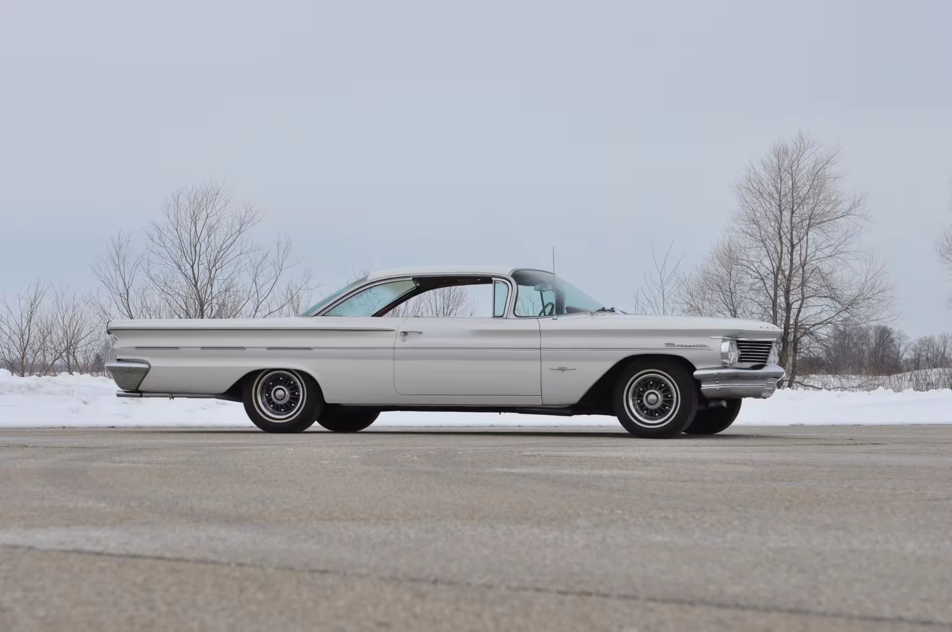 Right front 3q view of a white 1960 Pontiac Bonneville "bubbletop" two-door hardtop