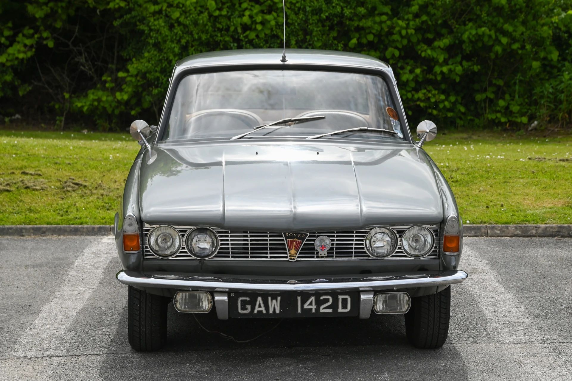 Front view of a gray 1966 Rover 2000 (P6)
