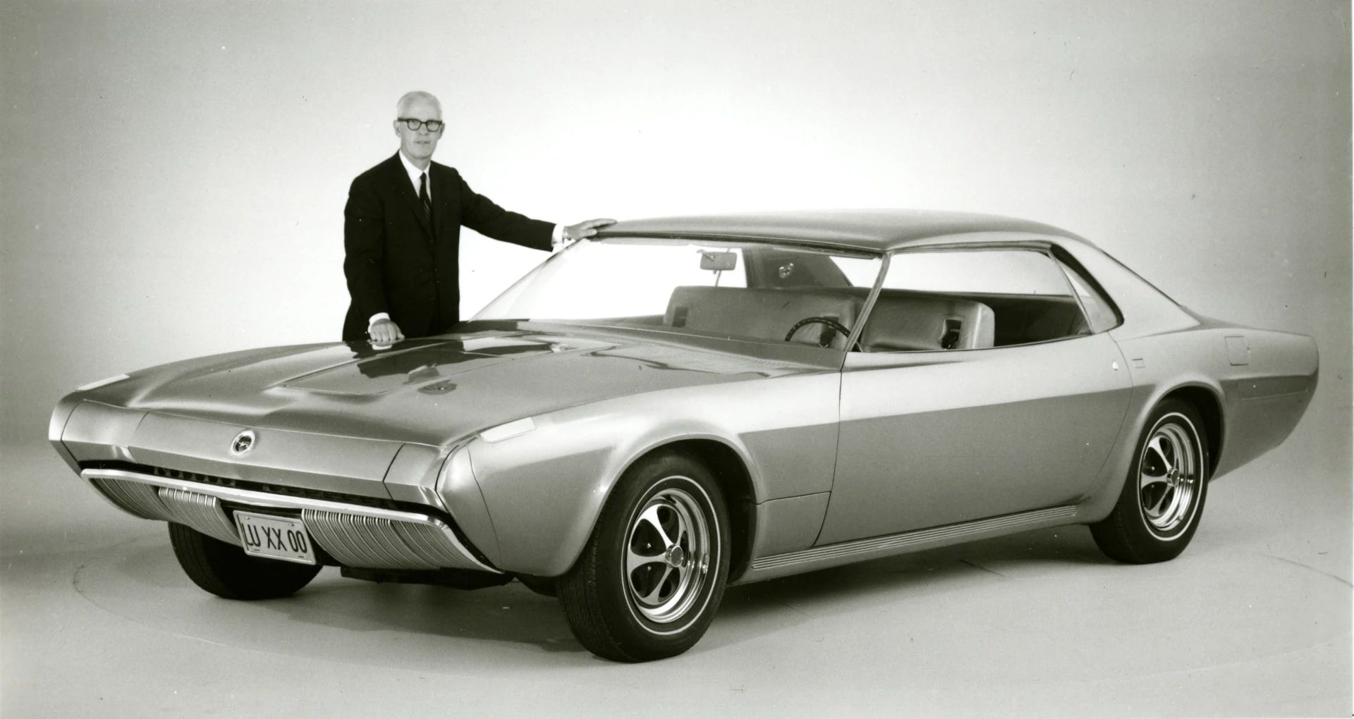 1968 Ford Techna Concept Car: Retro-Future Anachronism With A Weird Offset Driveshaft And Power Doors 23 Photo of a white man in a suit standing next to the 1968 Ford Techna concept car