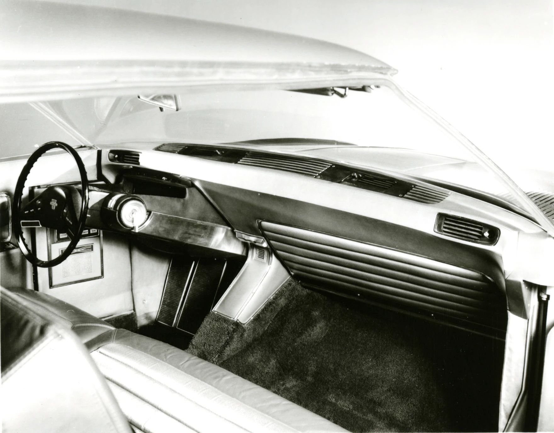 1968 Ford Techna Concept Car: Retro-Future Anachronism With A Weird Offset Driveshaft And Power Doors 13 Right side of the dashboard of the 1968 Ford Techna concept car
