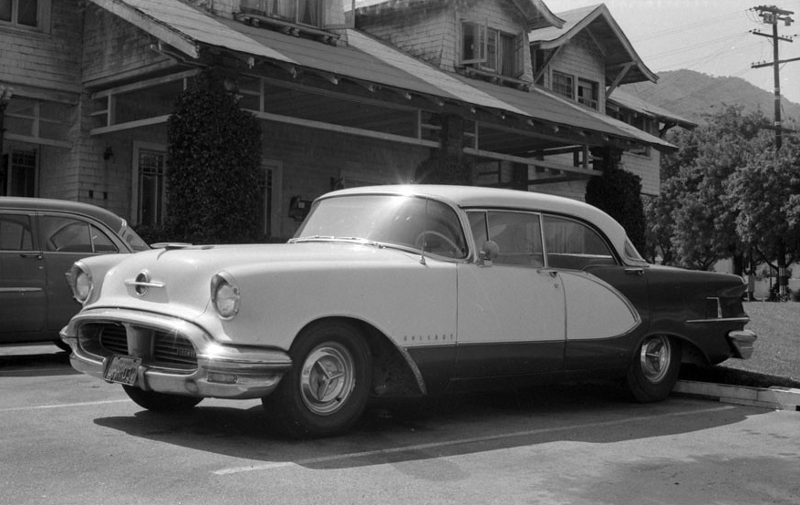 When Chrome Ruled: Classic 1950s GM Cars In Vintage Photos 13 Captura de pantalla 2024 05 24 18.52.57