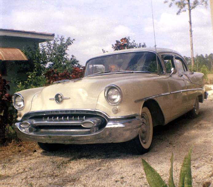 When Chrome Ruled: Classic 1950s GM Cars In Vintage Photos 10 Captura de pantalla 2025 06 06 00.45.11