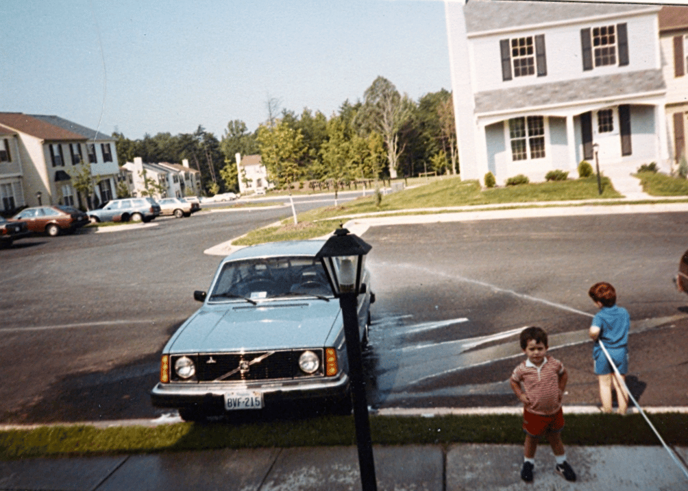 A Gallery Of Readers' Vintage Photos From The 1960s, 1970s, And 1980s 7 Captura de pantalla 2025 06 17 00.23.27
