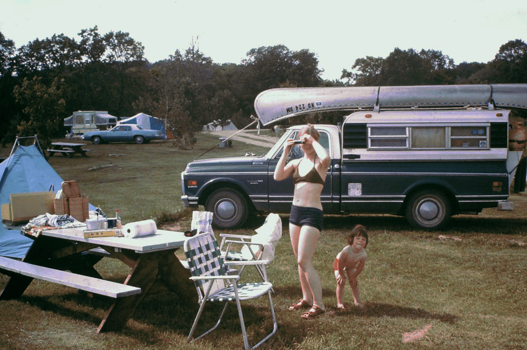 Camping Scenes From The Past In Vintage Photos - 1950s to 1970s 12 Captura de pantalla 2025 06 22 16.23.13