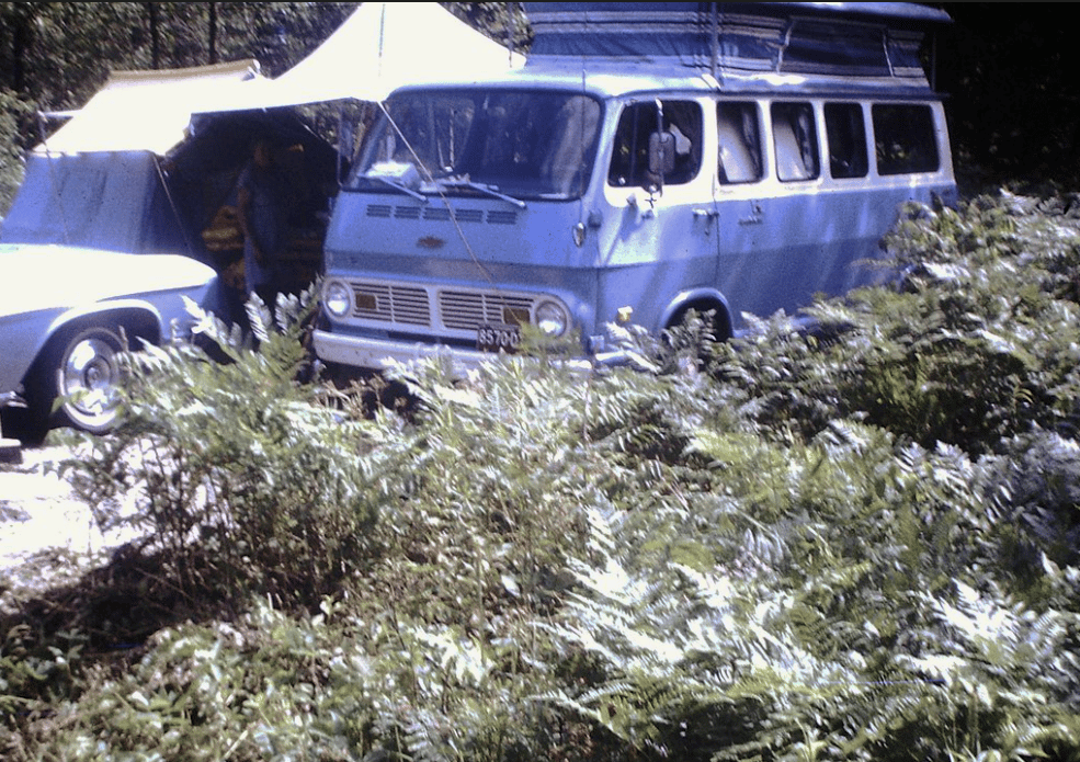 Camping Scenes From The Past In Vintage Photos - 1950s to 1970s 8 Captura de pantalla 2025 10 04 14.05.47