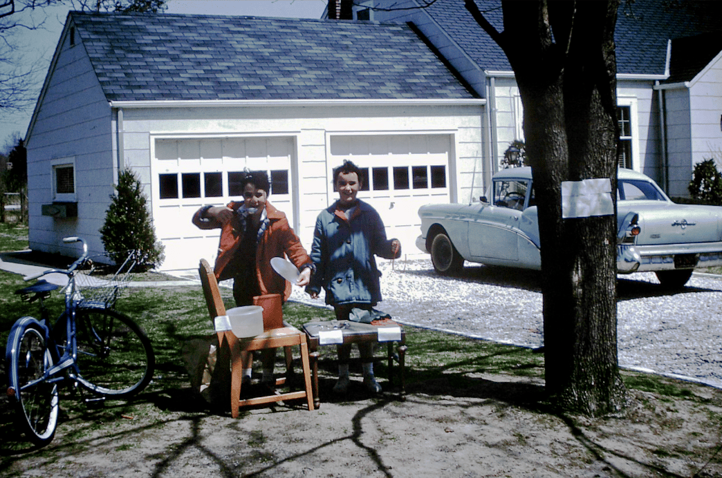 Vintage Photos Of 1950s Suburbs – And The Cars That Filled Their Driveways 10 Captura de pantalla 2025 10 21 12.06.34