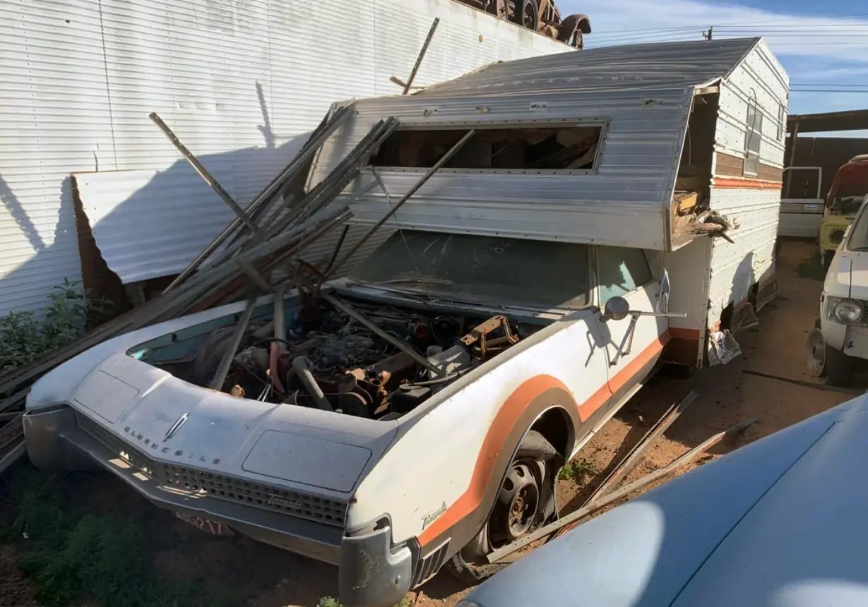 Junkyard Curiosity: 1967 Oldsmobile Toronado Camper Motorhome 3 Captura de pantalla 2025 11 24 20.21.47