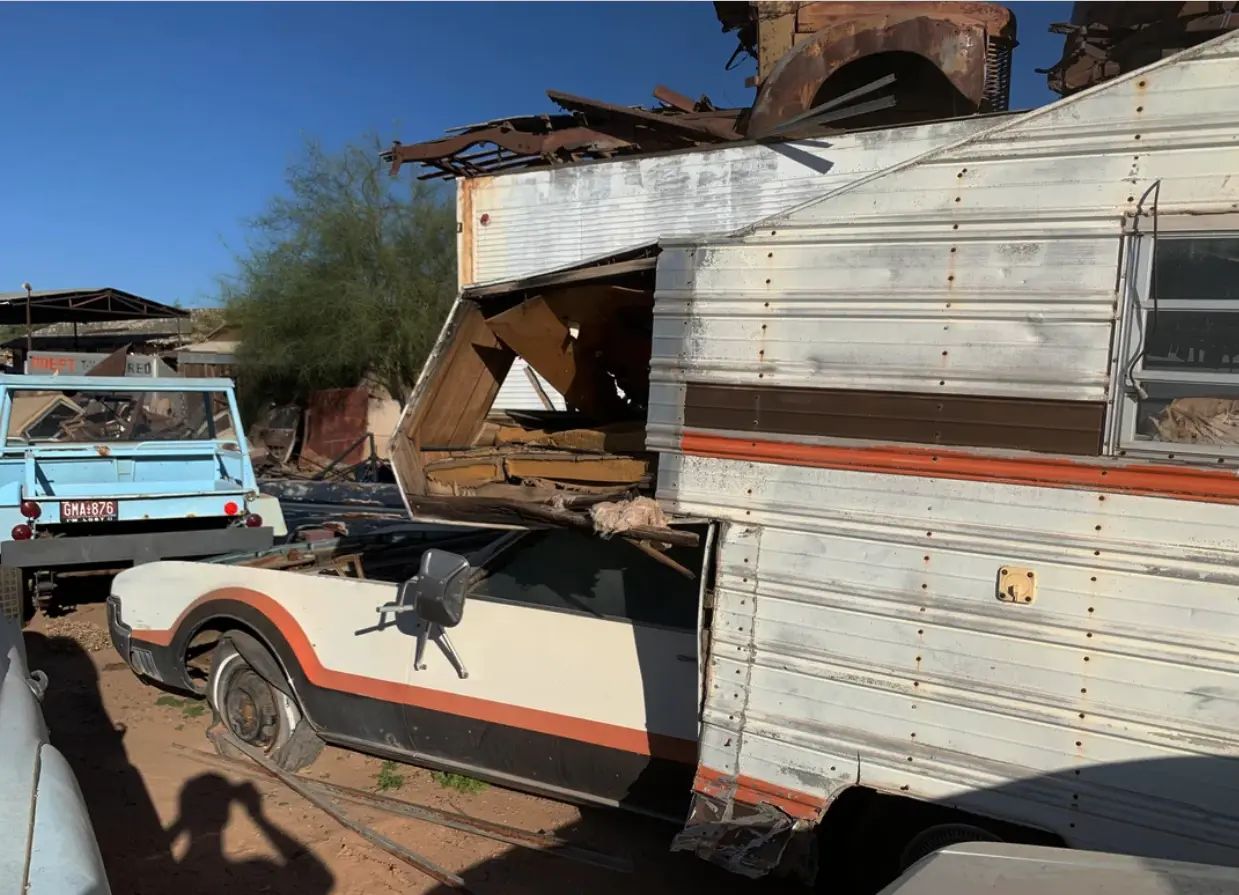 Junkyard Curiosity: 1967 Oldsmobile Toronado Camper Motorhome 2 Captura de pantalla 2025 11 24 20.21.52