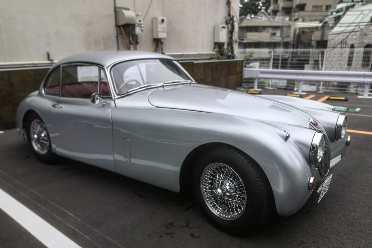 Curbside Find: 1959 Jaguar XK150S Fixed-Head Coupé – Faster, Pussycat! Kill! Kill! 1 Photo of a silver Jaguar XK-150S with wire wheels. It has Japanese license plate.