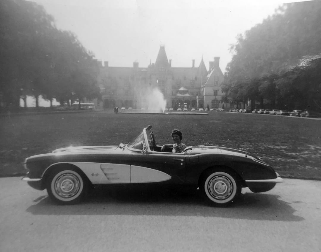 A Gallery Of Readers' Vintage Photos From The 1960s, 1970s, And 1980s 9 Screenshot 20250113 094229