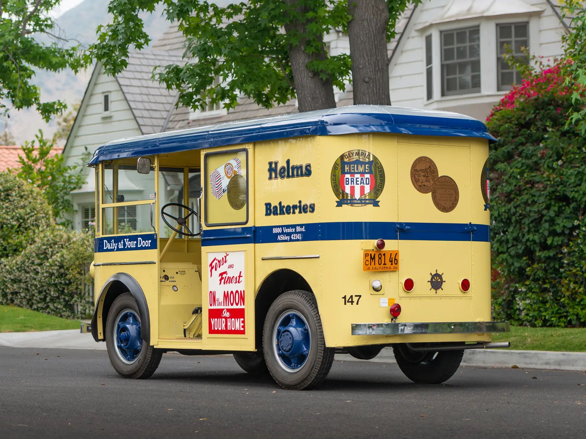 Helms Bakeries & The Twin Coach Delivery Unit: These Clever Compact Vans Used To Be "Daily At Your Door" 20 Left rear 3q view of a 1936 Twin Coach Delivery Unit in Helms Bakeries livery