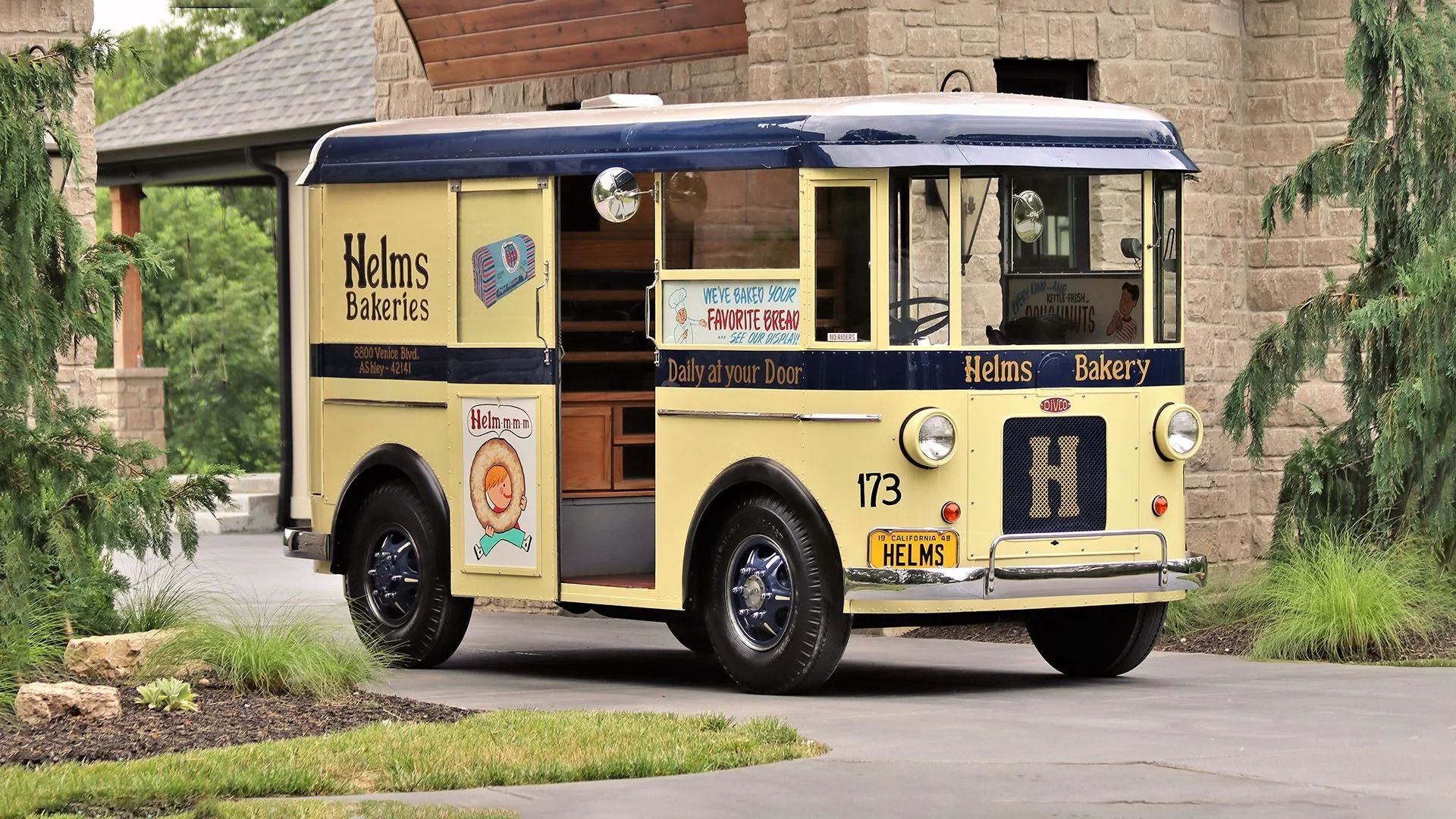 Helms Bakeries & The Twin Coach Delivery Unit: These Clever Compact Vans Used To Be "Daily At Your Door" 21 Right front 3q view of a 1948 Divco Twin delivery coach in Helms Bakeries livery