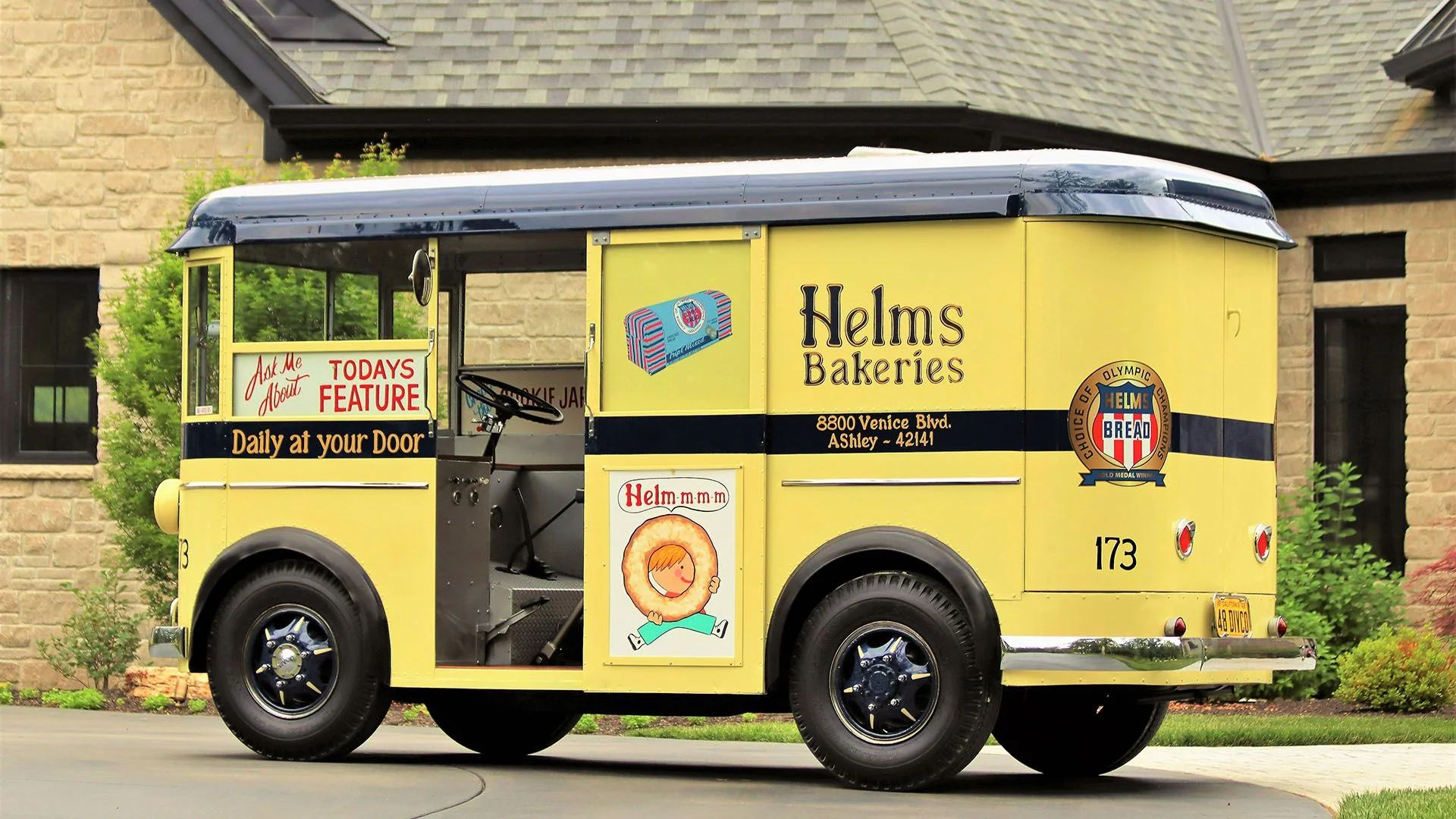Helms Bakeries & The Twin Coach Delivery Unit: These Clever Compact Vans Used To Be "Daily At Your Door" 26 Left rear 3q view of a 1948 DIVCO Delivery Unit in Helms Bakeries livery