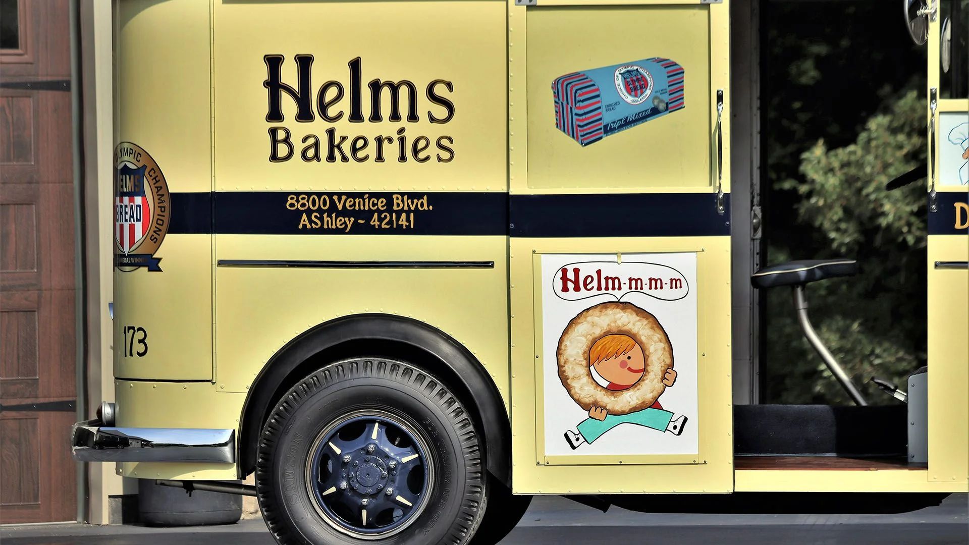 Helms Bakeries & The Twin Coach Delivery Unit: These Clever Compact Vans Used To Be "Daily At Your Door" 25 Tail of the 1948 Helms coach, showing the Helms Bakeries signage and the address