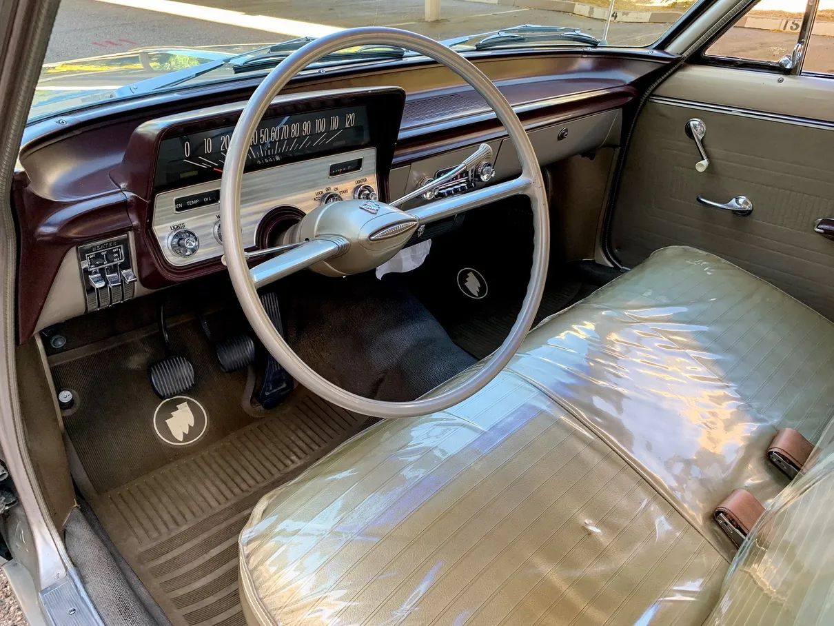 1961 Buick Special Wagon: Rare Three-Pedal Station Wagon With Aluminum V-8 And 3-Speed Stick 18 Dashboard and front seat of a 1961 Buick Special, seen from the left
