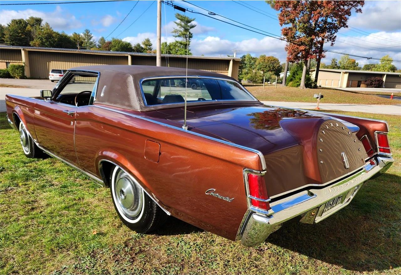 Left rear 3q view of a bronze 1970 Lincoln Mark III