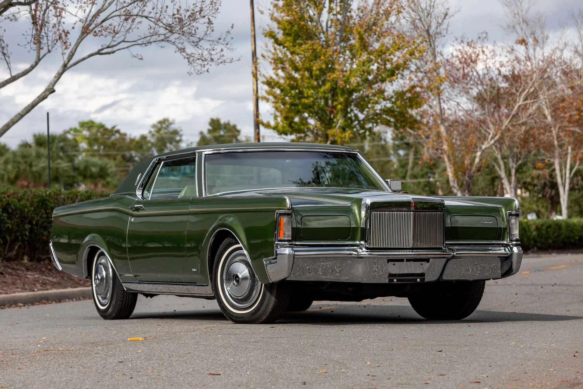 Right front view of a green 1971 Lincoln Mark III