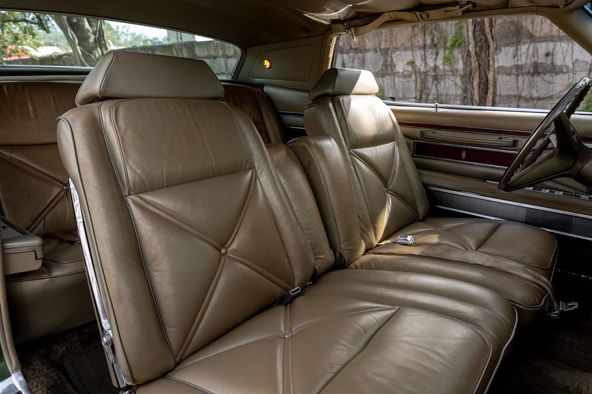 Low-back Twin Comfort seats in a 1971 Mark III