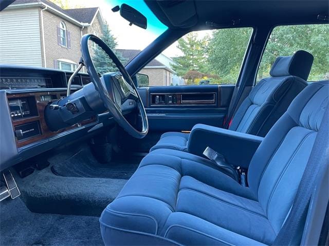 34581558 1989 cadillac sedan deville thumb1