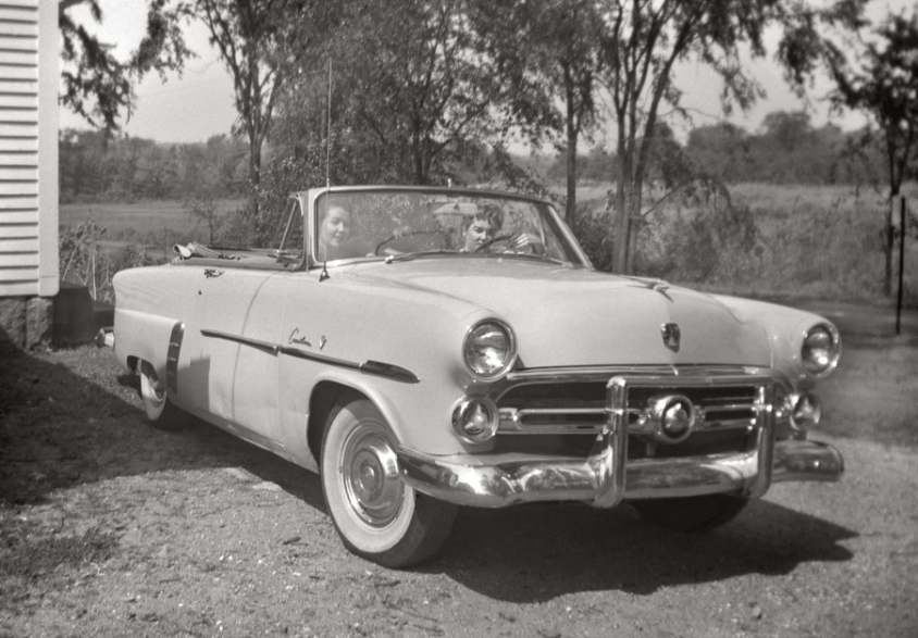 Classic Fords In Their Prime: Vintage Photos From The 1950s 4 Captura de pantalla 2025 06 22 18.27.02
