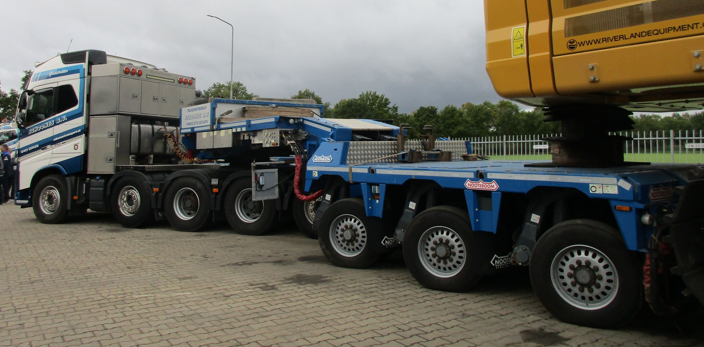Transportbedrijf Schoones - 2017 Volvo FH16-750 10x4/*6 tractor - 2019 Nooteboom 3-bed-5 low loader - Cat 395 long reach excavator - 4