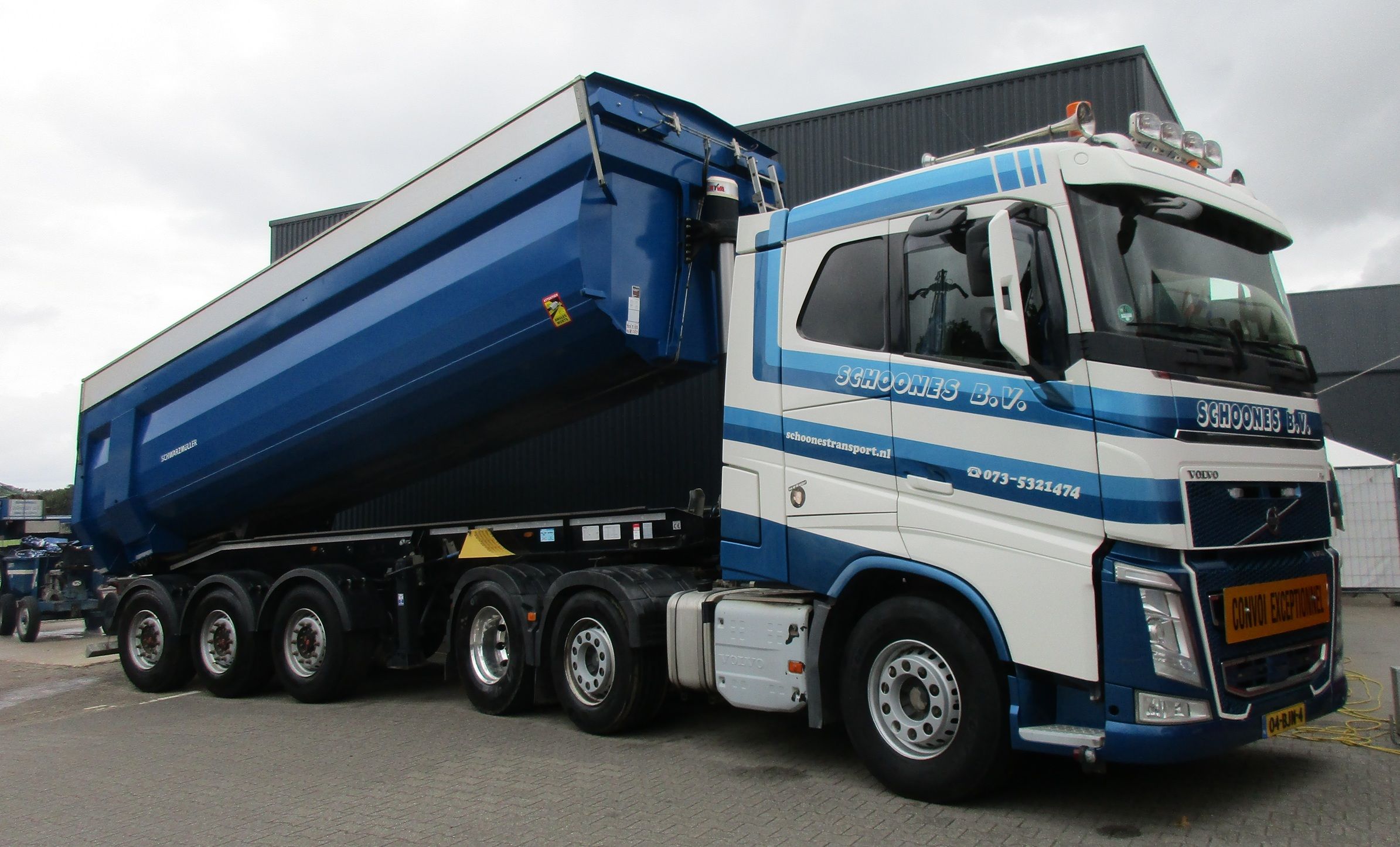 Transportbedrijf Schoones - 2017 Volvo FH 6x2/4 tractor - 2023 Schwarzmüller end dump semi-trailer - 1