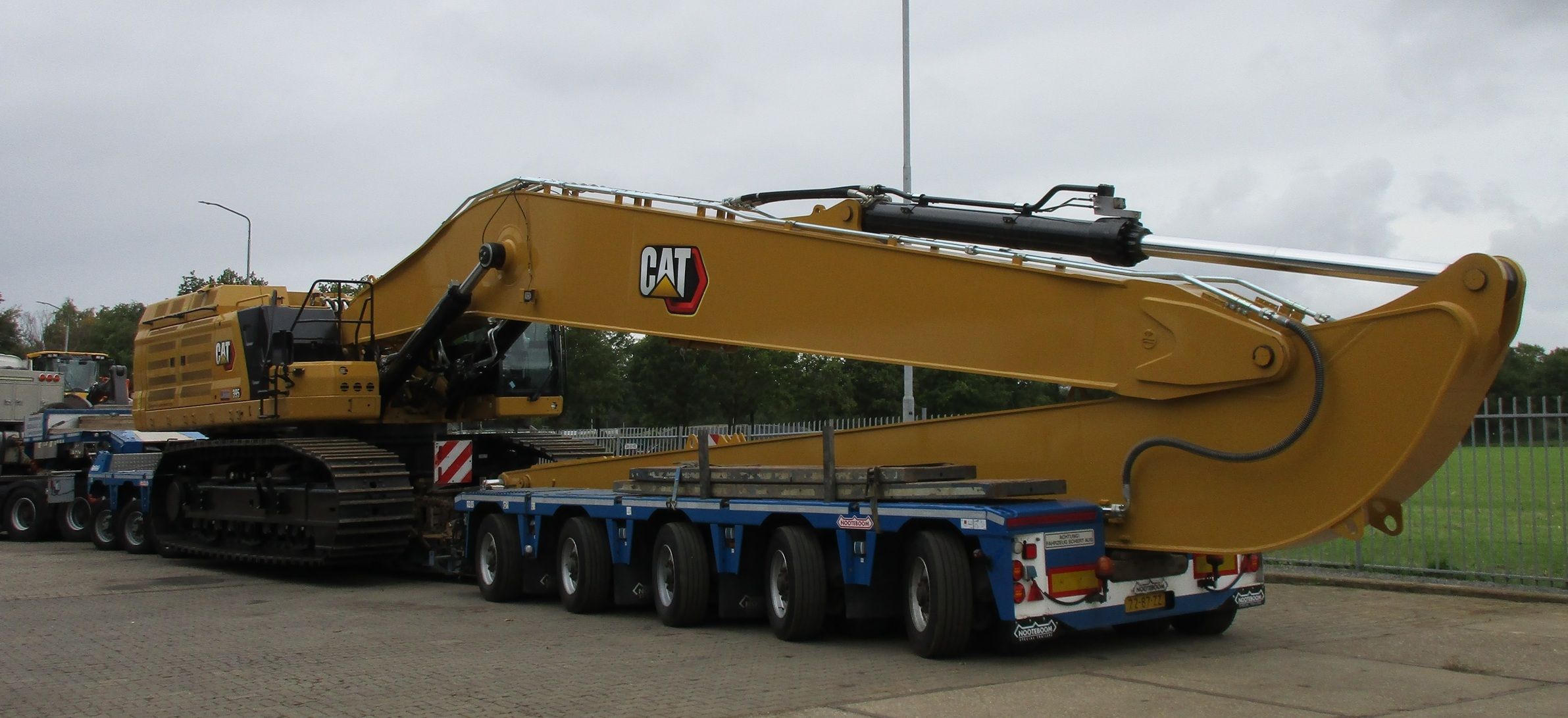 Transportbedrijf Schoones - 2017 Volvo FH16-750 10x4/*6 tractor - 2019 Nooteboom 3-bed-5 low loader - Cat 395 long reach excavator - 8