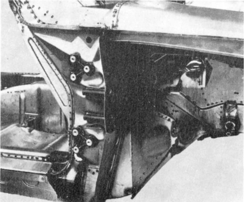 B&W photo of the right front end of a Rover P6 base unit