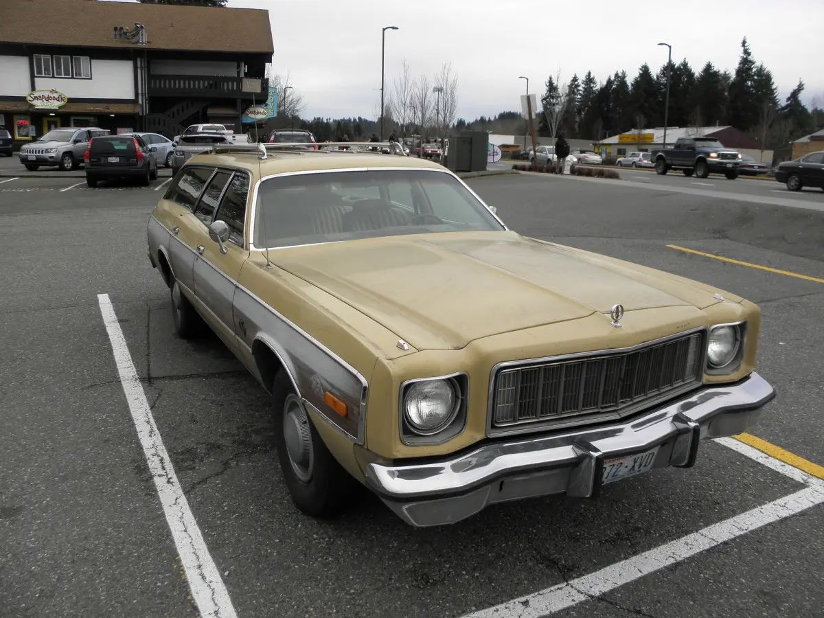 a Plymouth 1975 sport suburban 2015