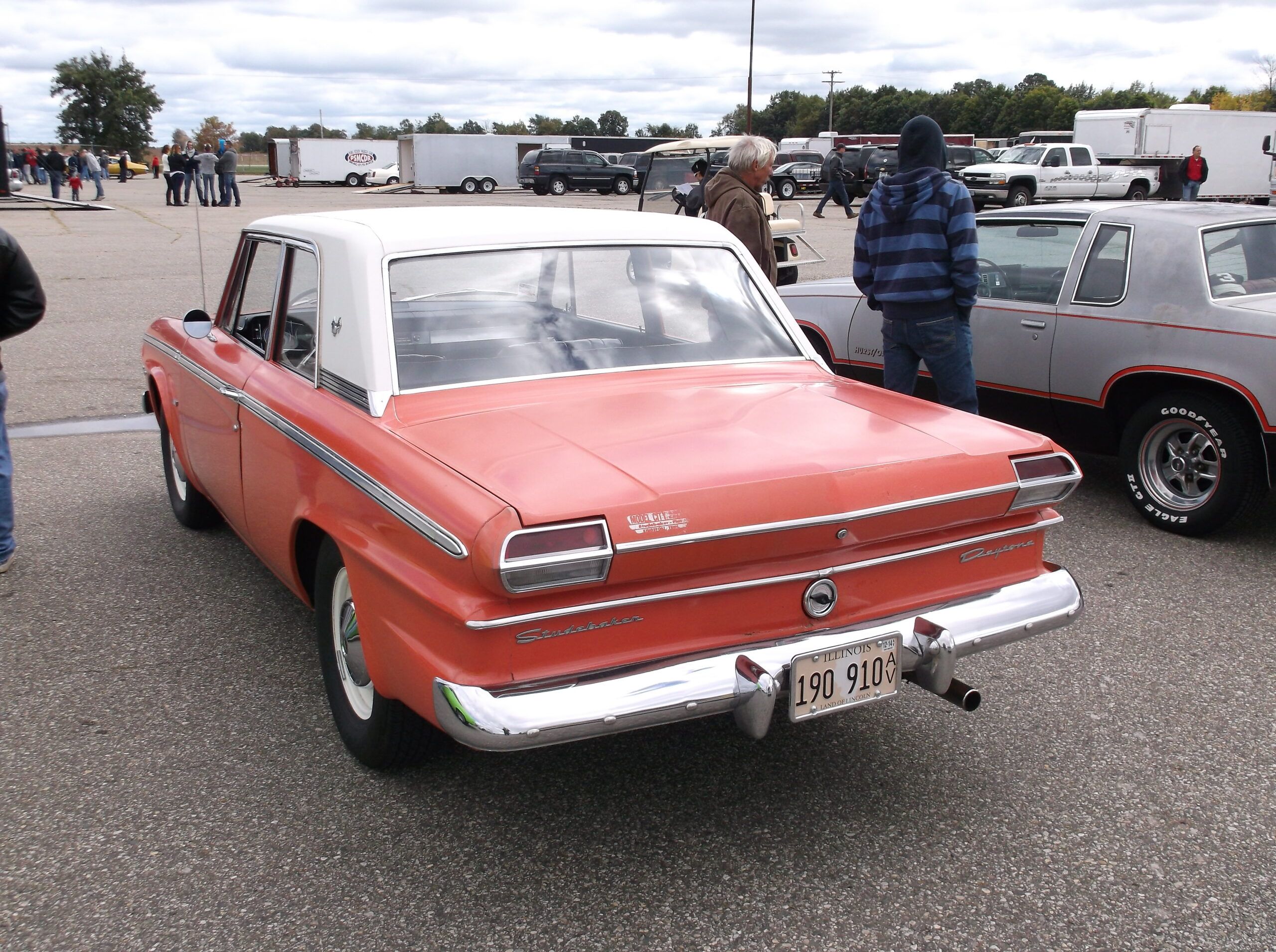 Image of the driver's side rear three-quarter view of 1965 Studebaker Daytona