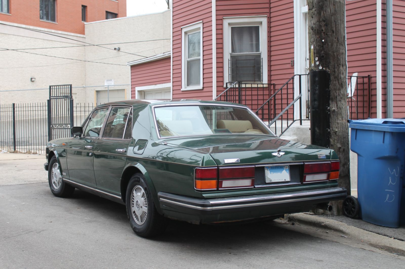 Curbside Musings: 1989 Bentley Eight – Calling Mr. Bentley 3 1989 Bentley Eight. Lakeview, Chicago, Illinois. Saturday, December 27, 2025.