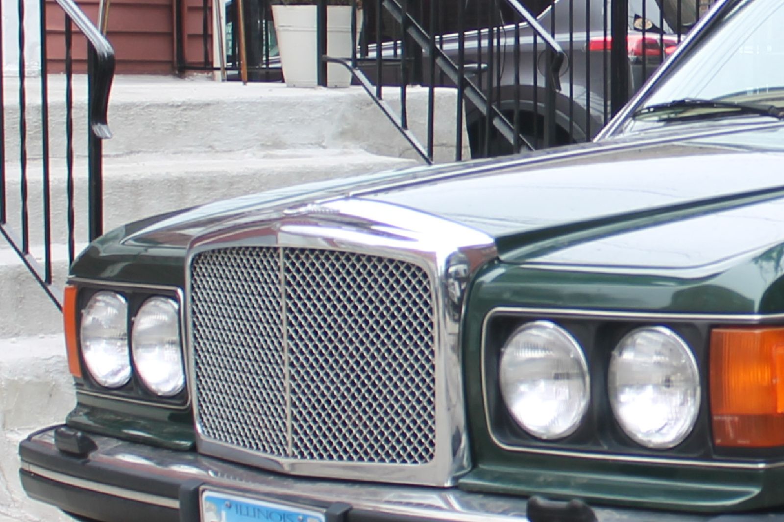 Curbside Musings: 1989 Bentley Eight – Calling Mr. Bentley 5 1989 Bentley Eight. Lakeview, Chicago, Illinois. Saturday, December 27, 2025.