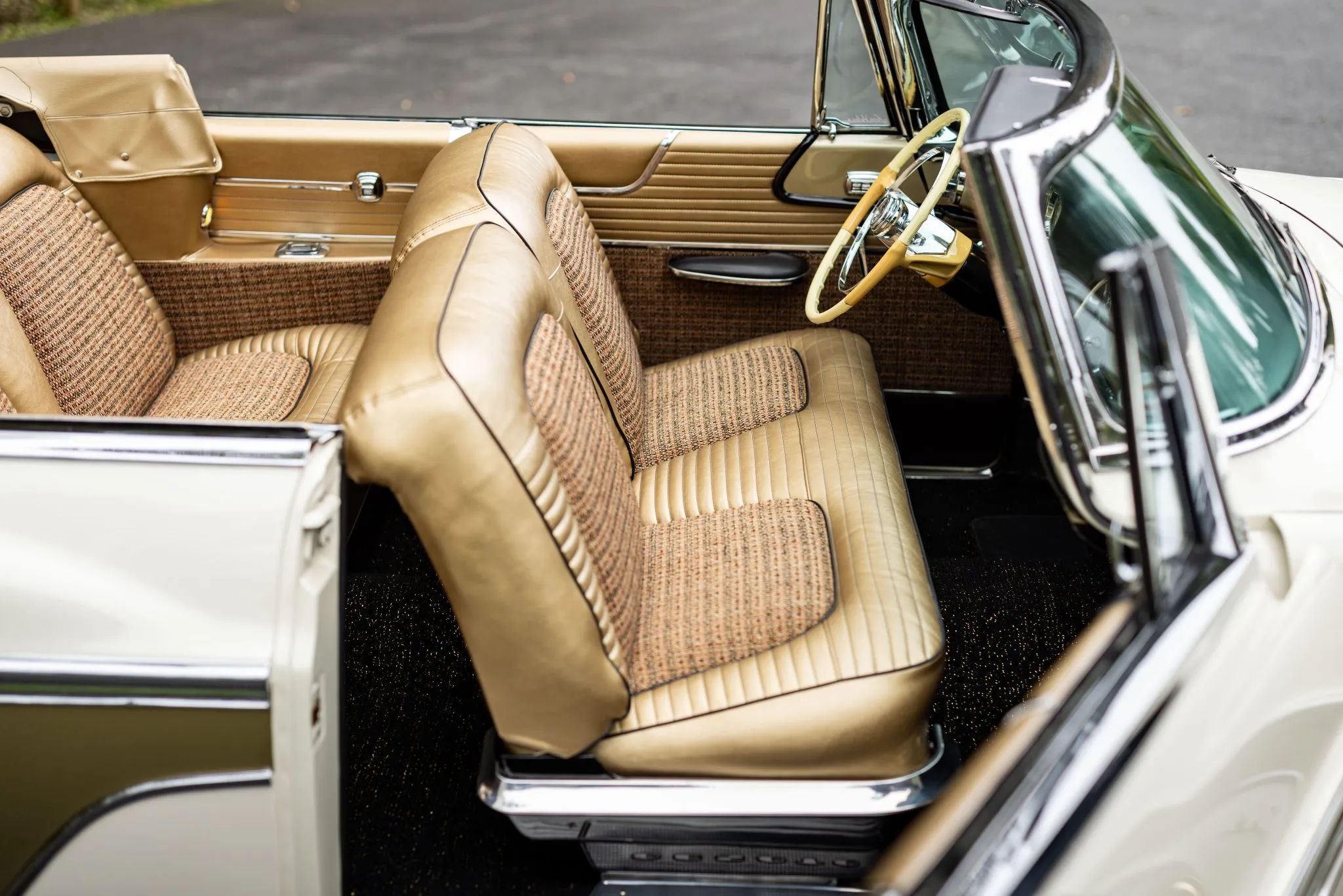 Front seat of a 1956 DeSoto Pacesetter convertible, seen from the right