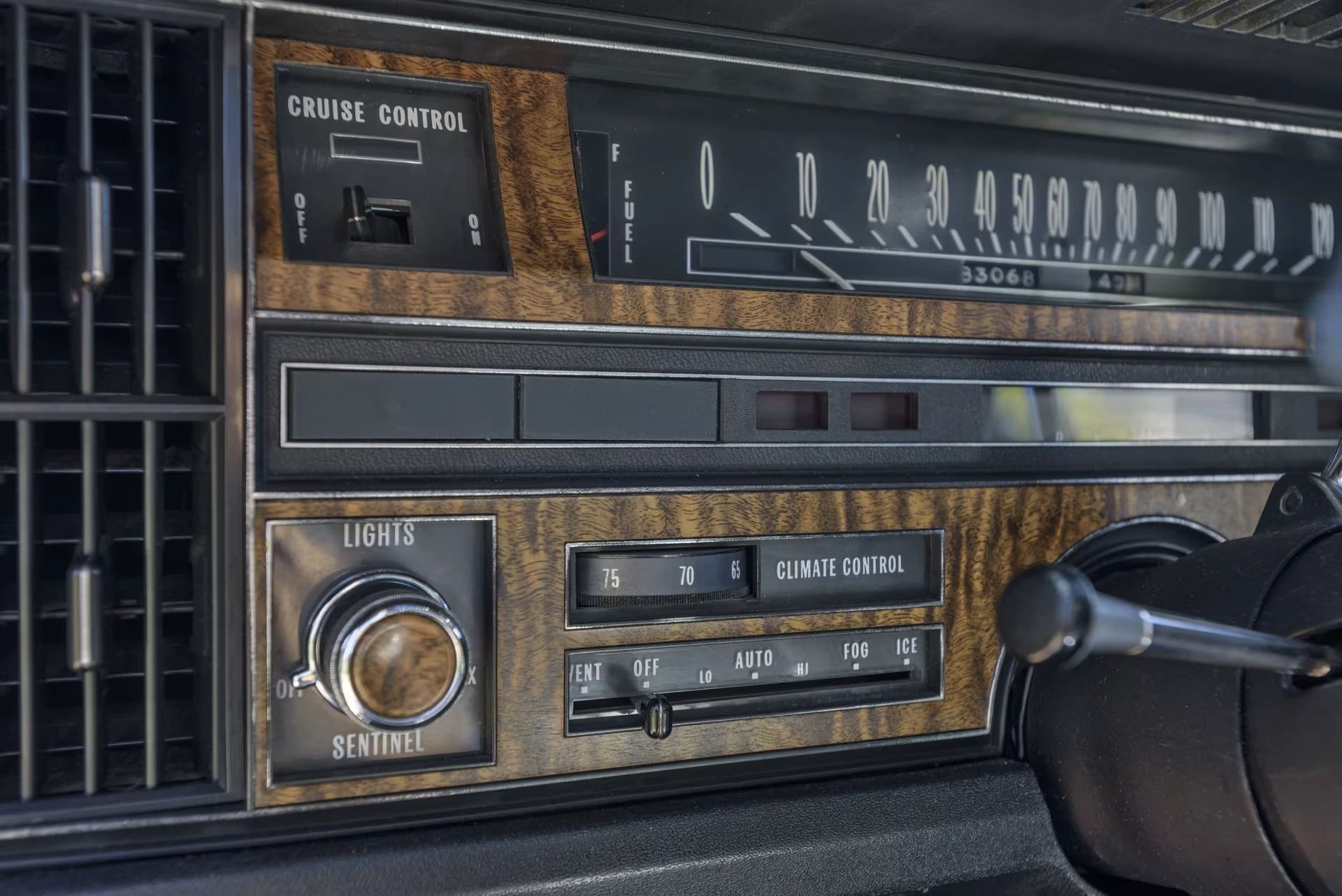 Vintage C/D Review: 1970 Cadillac Eldorado Was Powerful, Pricey, and Prestigious – So, Why Did They Photograph It Outside A Check-Cashing Place? 17 Dashboard and climate controls of a 1970 Eldorado