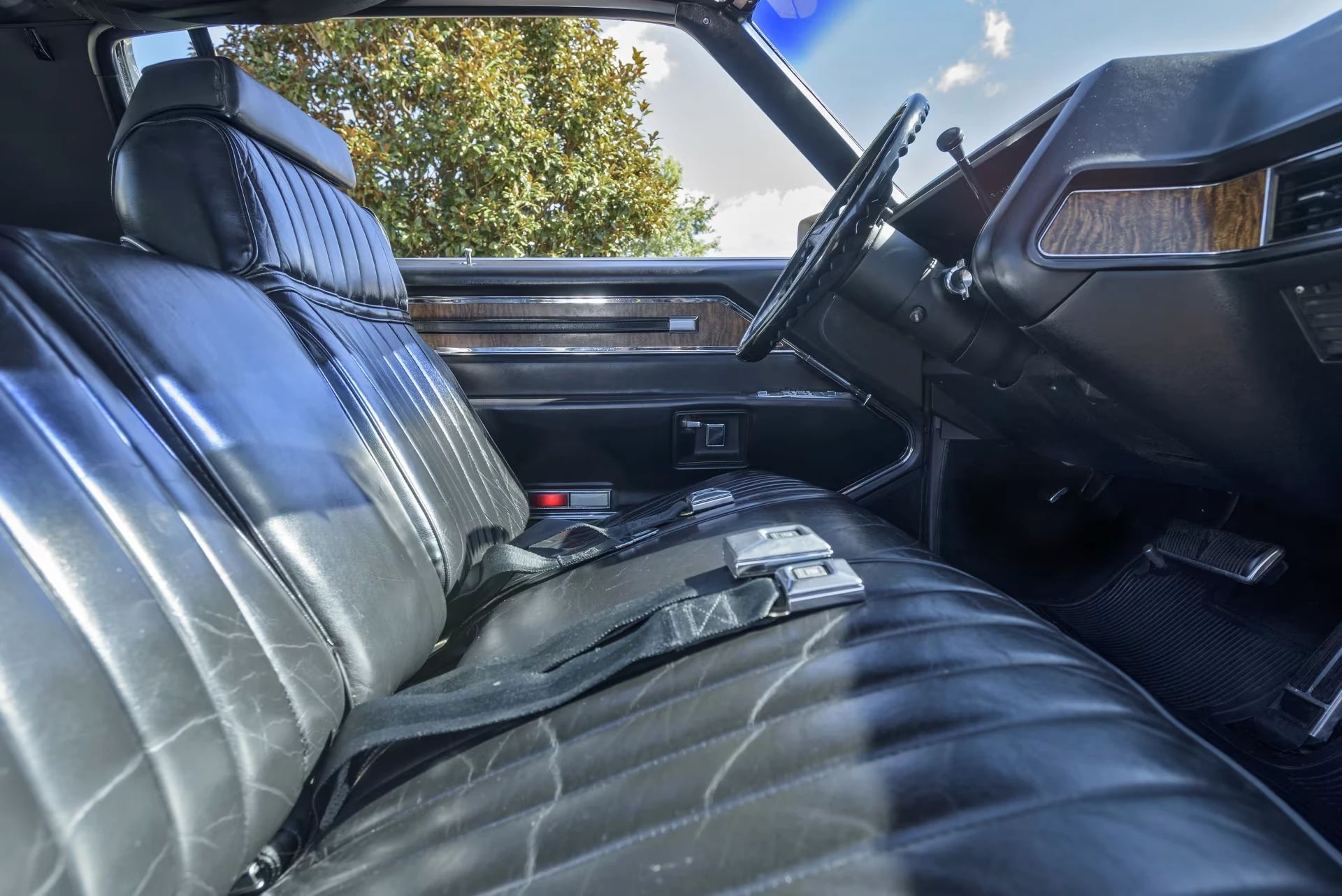 Vintage C/D Review: 1970 Cadillac Eldorado Was Powerful, Pricey, and Prestigious – So, Why Did They Photograph It Outside A Check-Cashing Place? 18 Front seat surface of a 1970 Eldorado