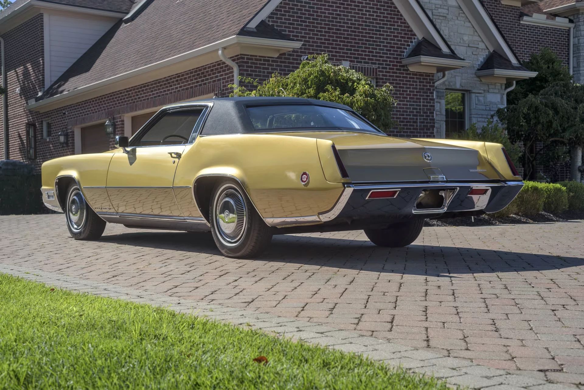 Vintage C/D Review: 1970 Cadillac Eldorado Was Powerful, Pricey, and Prestigious – So, Why Did They Photograph It Outside A Check-Cashing Place? 7 Left rear 3q view of a gold 1970 Eldorado