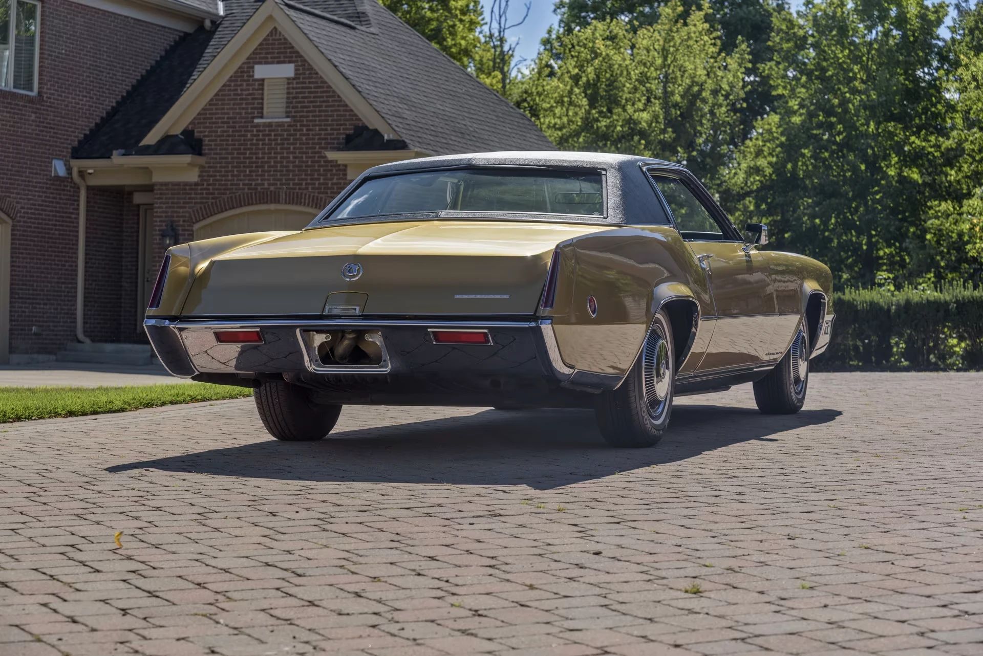 Vintage C/D Review: 1970 Cadillac Eldorado Was Powerful, Pricey, and Prestigious – So, Why Did They Photograph It Outside A Check-Cashing Place? 20 Right rear 3q view of a gold 1970 Eldorado