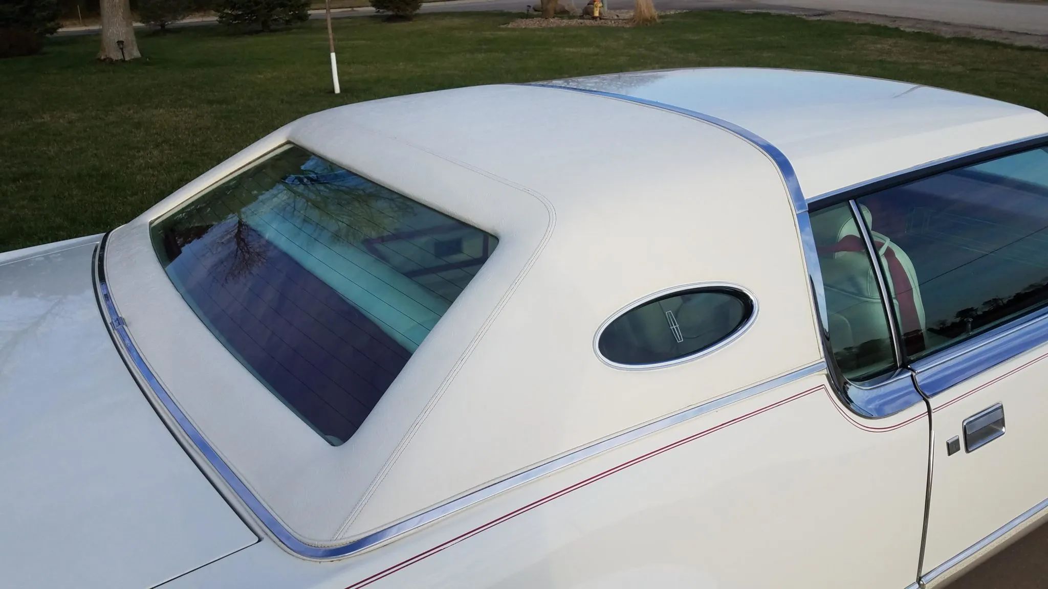 White vinyl half-top on a white 1975 Mark IV