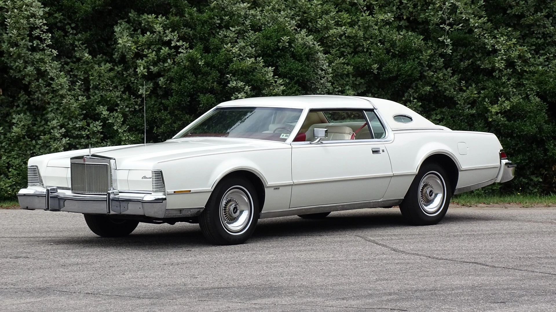 Left front 3q view of a white 1975 Mark IV