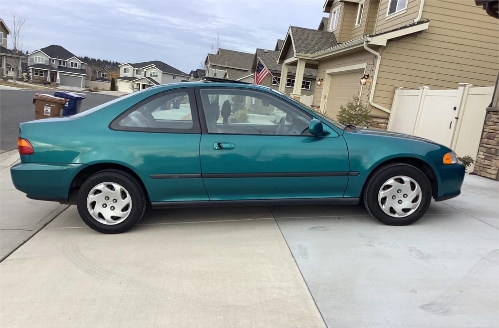 Right side view of a teal 1995 Honda Civic coupe
