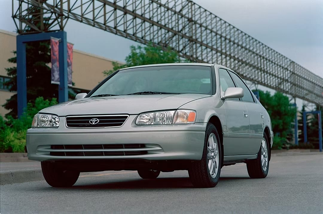 My 2001 Toyota Camry: Life With a Trusty Family Hauler 2 2000 Toyota Camry Canadian PR front