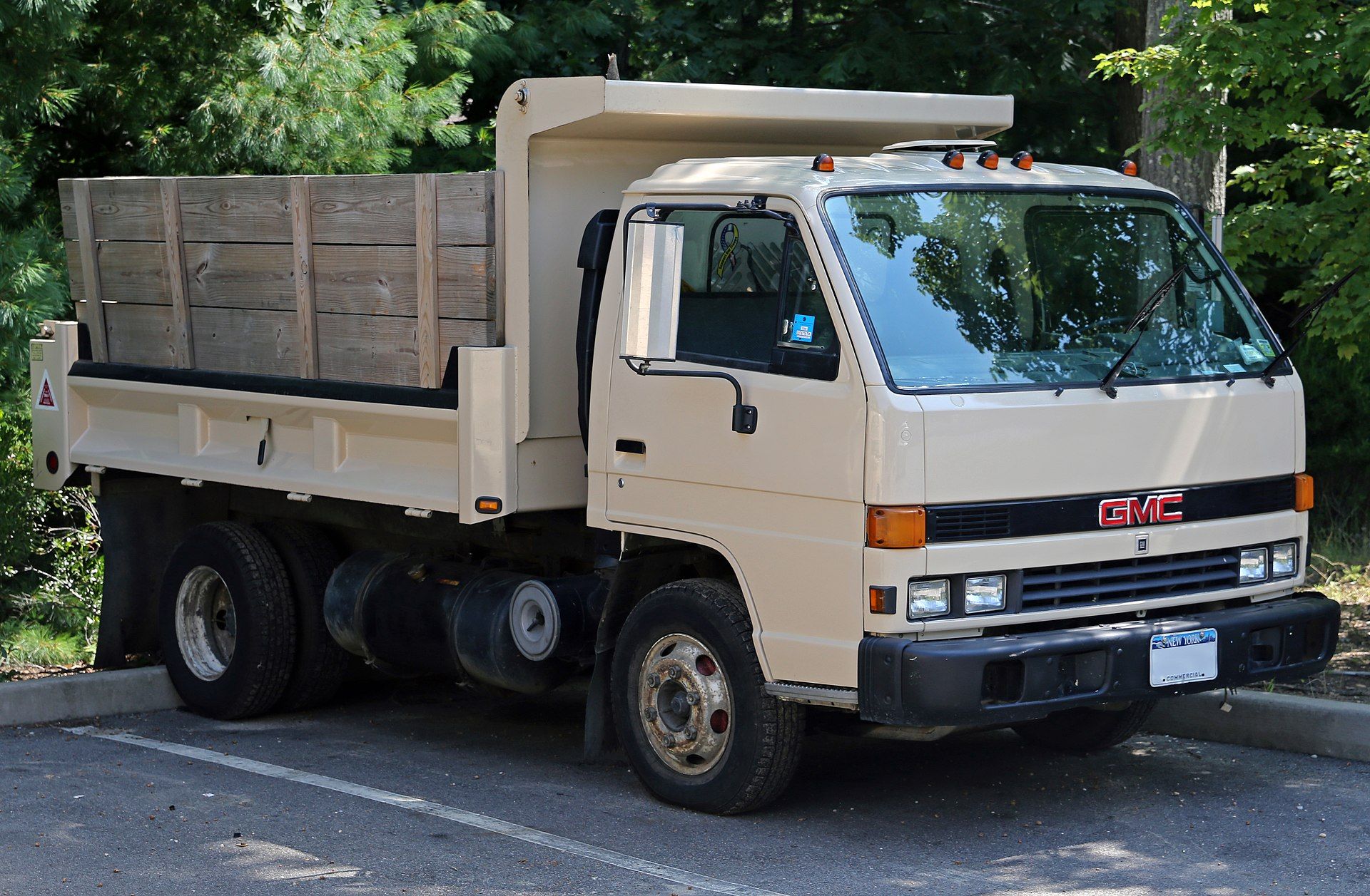 Curbside Find: 1975 Isuzu Elf – Global Japanese Workhorse 6 2150256